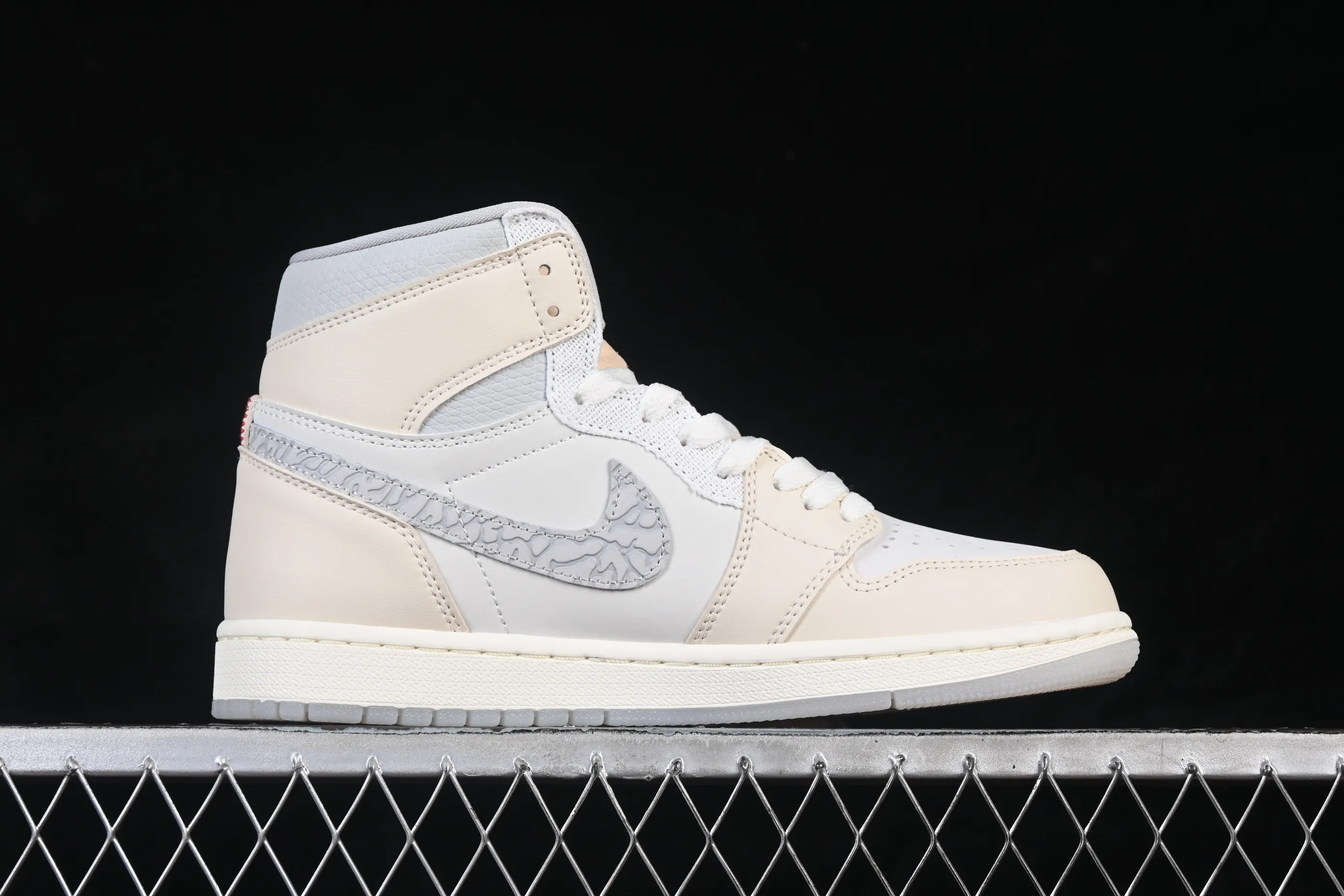 All categories Air Jordan Jordan series basketball shoes Air Jordan 1 High Air Jordan 1 High OG AJ1 Joe 1 ivory white high-top basketball shoes IH4363-100